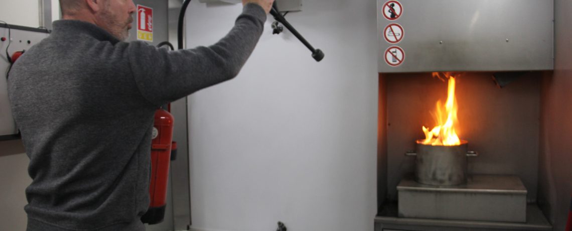 Formation manipulation d'extincteur sur feu de cuisine par Ifopse